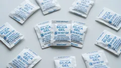 Werfen Sie die kleinen Tütchen aus neuen Schuhen nicht weg: 6 überraschende Verwendungsmöglichkeiten